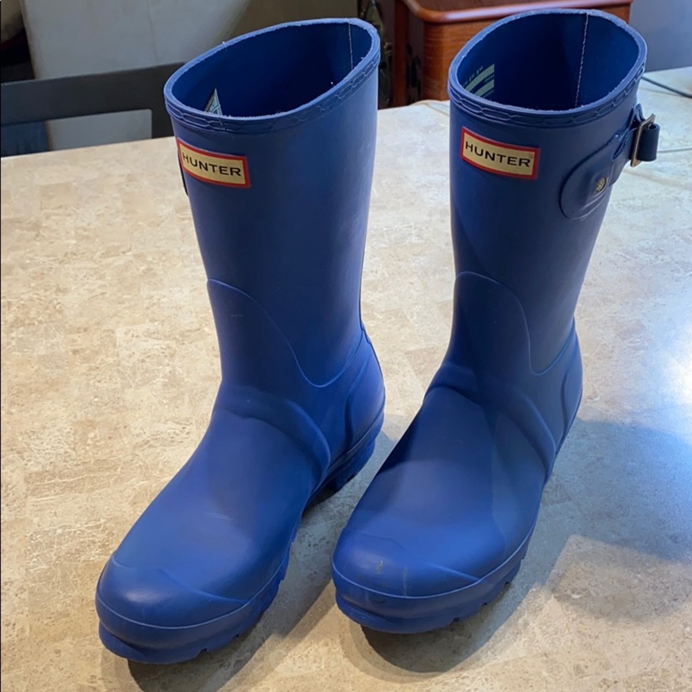 HUNTER- Short Matte Blue Rain Boots - Women’s 8